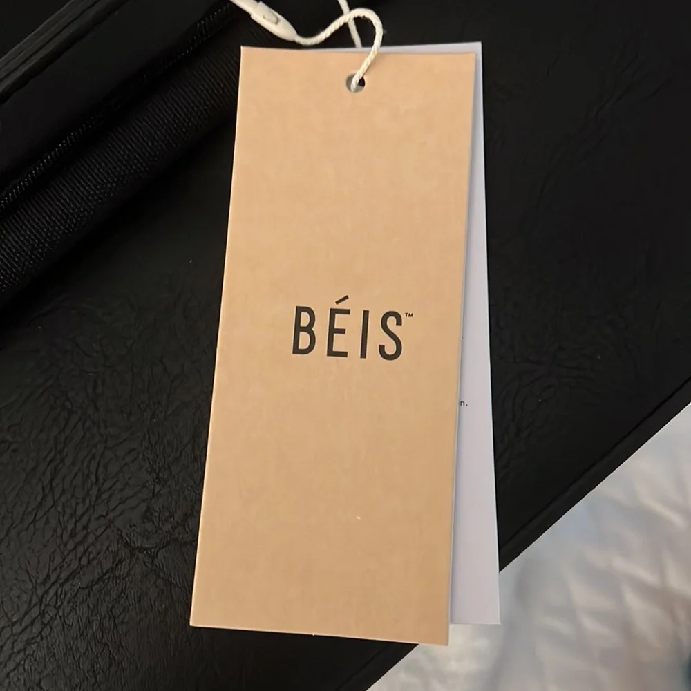 BIES Weekender Bag!! Brand New Never Used! - Picture 4 of 9